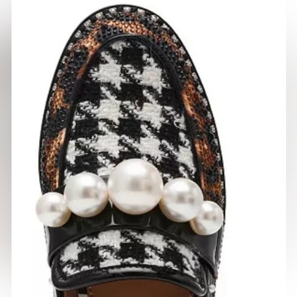 Betsey Johnson Black and Gold Leopard Flats with Pearls - Picture 6 of 6